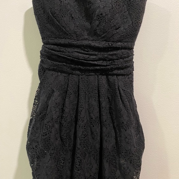 Black lace dress with pockets - Picture 2 of 5